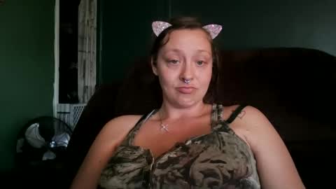 Snapshot of miztrezk chatting on 11.19.25 miztrezk online show from 11.19.25