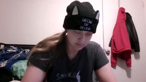 Snapshot of miztrezk chatting on 12.18.25 miztrezk online show from 12.18.25