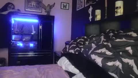 Mizz Bonez online show from 04.17.26