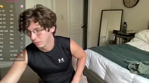 Snapshot of mizzo001 chatting on 09.10.25 Leo online show from 09.10.25