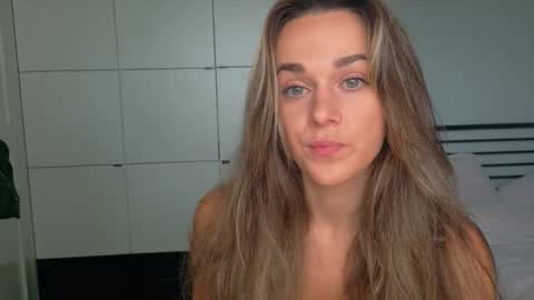 mmminnie online show from 10.17.25