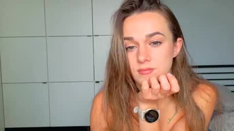 mmminnie online show from 11.18.25