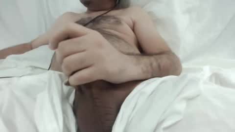 Snapshot of mo0085 chatting on 11.11.25 Laith online show from 11.11.25