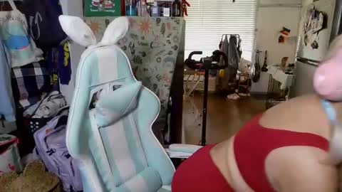 Snapshot of mochi_rainbow chatting on 12.29.24 The Mochi Rainbow Variety Show online show from 12.29.24