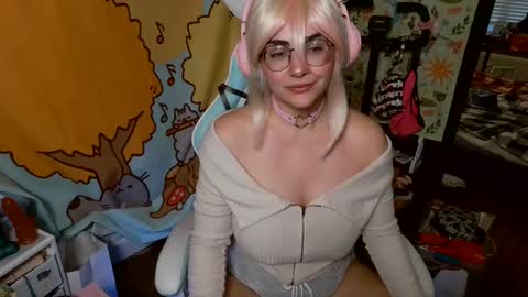 Snapshot of mochi_rainbow chatting on 01.27.25 The Mochi Rainbow Variety Show online show from 01.27.25