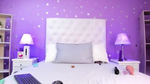 Sophia  online show from 10.18.25