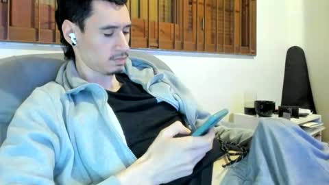 Snapshot of moderdelier chatting on 09.15.25 DigBreed online show from 09.15.25