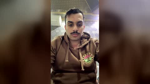 Snapshot of mohammedthebestis10 chatting on 12.21.25 mohammedthebestis10 online show from 12.21.25