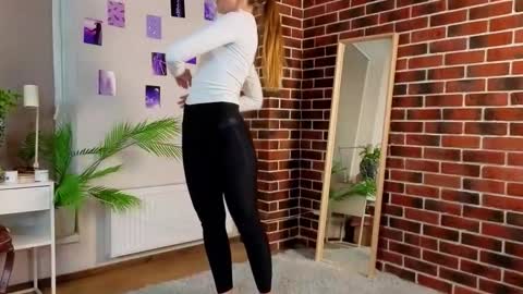 Kylie online show from 09.22.25