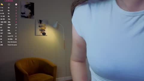 Snapshot of moirebaggs chatting on 09.13.25 moirebaggs online show from 09.13.25