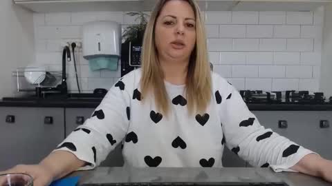 erika online show from 02.04.25