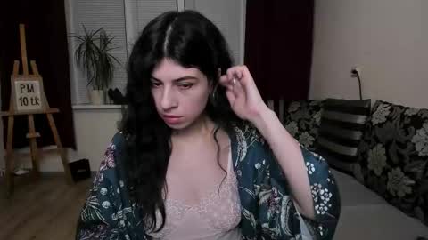 Snapshot of molaganna chatting on 11.18.25 molaganna online show from 11.18.25