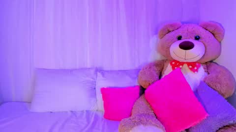 M o L l i E  online show from 11.03.25