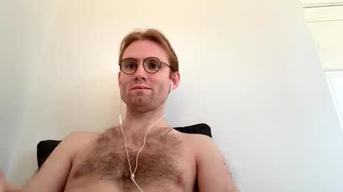 Snapshot of molliter chatting on 09.19.25 molliter online show from 09.19.25