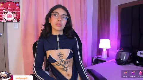 Snapshot of molly__a chatting on 04.13.26 Molly online show from 04.13.26