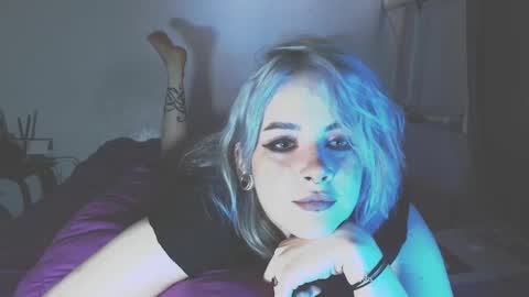 Molly Crow online show from 12.05.24