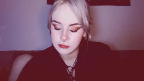 Molly Crow online show from 02.26.25