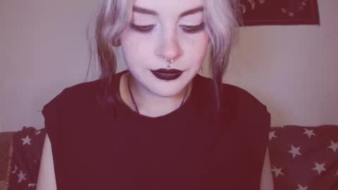 Molly Crow online show from 03.07.25