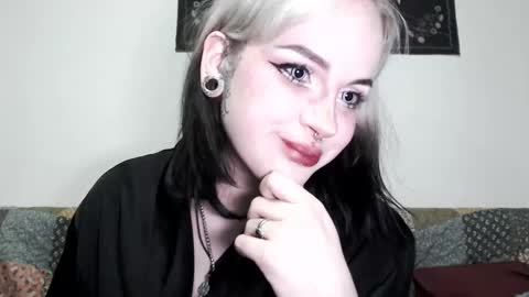 Molly Crow online show from 03.09.25