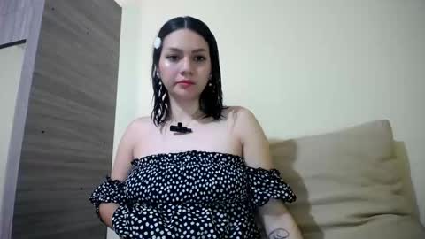 Snapshot of molly_fragance chatting on 09.15.25 Molly online show from 09.15.25