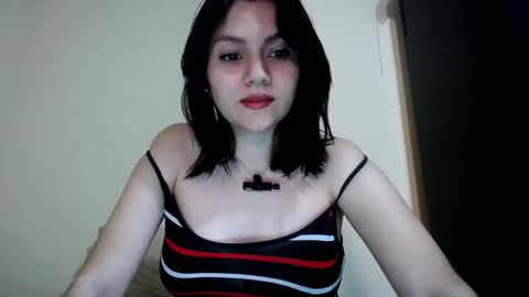 Snapshot of molly_fragance chatting on 10.02.25 Molly online show from 10.02.25
