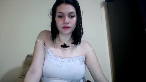 Snapshot of molly_fragance chatting on 10.11.25 Molly online show from 10.11.25