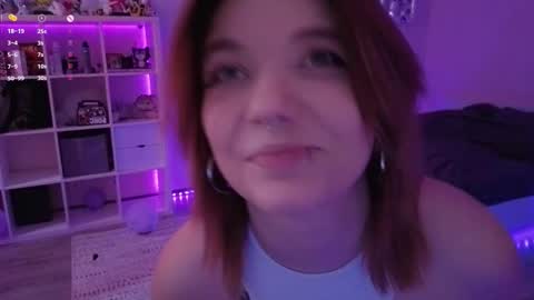 Snapshot of molly_mee chatting on 12.16.25 Molly online show from 12.16.25