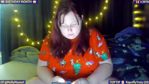 molly_moons online show from 12.04.25