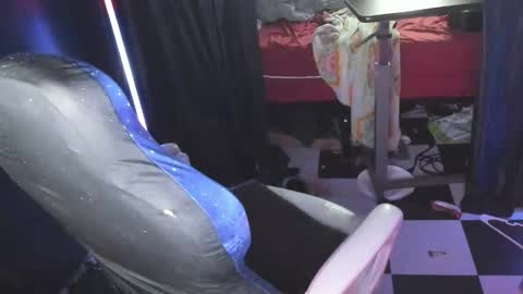 molly_moons online show from 04.15.26