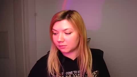 Molly online show from 01.08.25