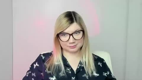 Molly online show from 10.20.25