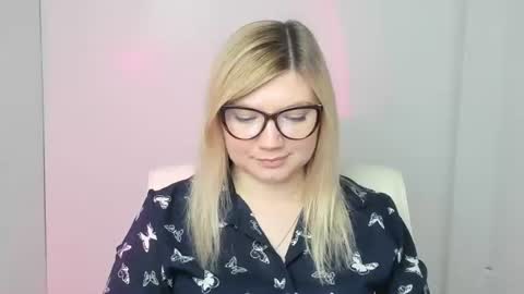 Molly online show from 11.04.25