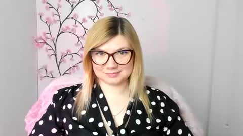 Molly online show from 03.12.26