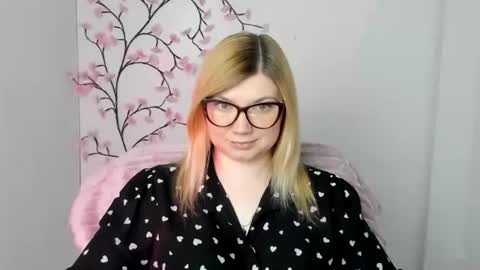 Snapshot of molly_moree chatting on 05.11.26 Molly online show from 05.11.26