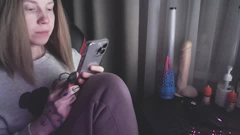 I have new photos come and see with love Molly online show from 02.01.25