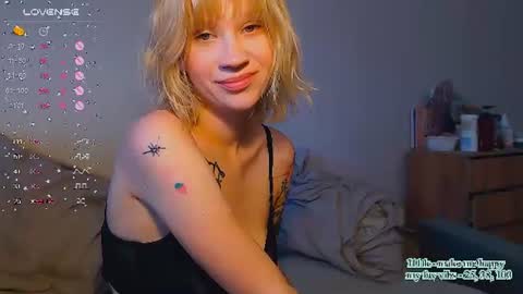 Snapshot of molly_smolly_ chatting on 07.10.26 lo online show from 07.10.26