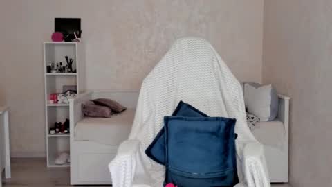 Molly online show from 02.15.25