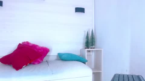 Molly Spears online show from 01.10.25