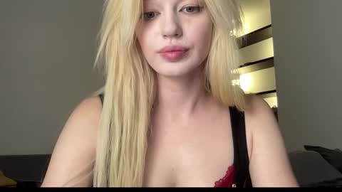 Snapshot of mollycodle chatting on 11.05.25 Goddess Katherine online show from 11.05.25