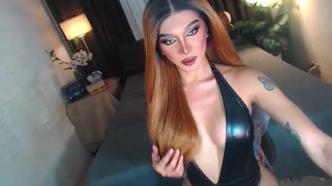 Snapshot of mollycummers chatting on 11.16.25 Molly online show from 11.16.25