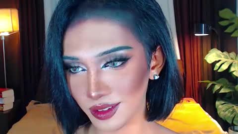 Snapshot of mollycummers chatting on 12.05.25 Molly online show from 12.05.25