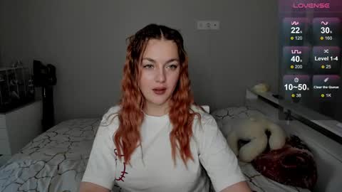 Snapshot of mollymiks chatting on 12.20.24 Molly online show from 12.20.24