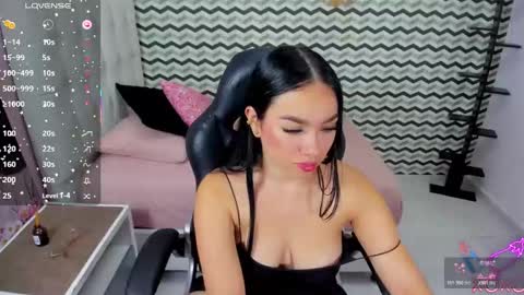 MOLLY online show from 10.18.25