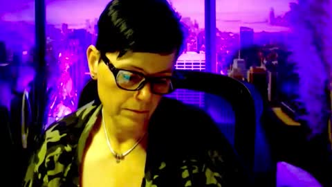 Snapshot of mollysun chatting on 06.11.26 MollySun Nina Randmann online show from 06.11.26