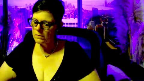 Snapshot of mollysun chatting on 06.26.26 MollySun Nina Randmann online show from 06.26.26