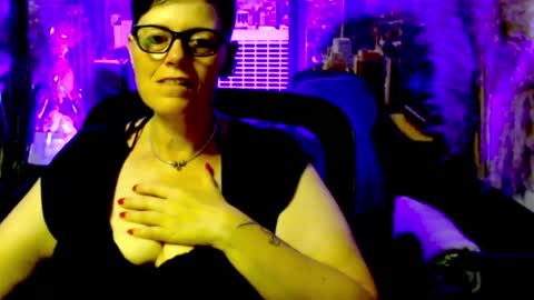 Snapshot of mollysun chatting on 06.27.26 MollySun Nina Randmann online show from 06.27.26