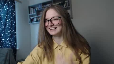 mollytucker online show from 03.08.25