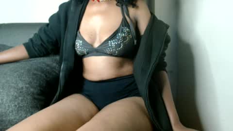 Snapshot of mollyxxxarial chatting on 06.19.26 Molly online show from 06.19.26