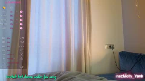 Snapshot of mollyyank chatting on 10.11.25 Molly online show from 10.11.25