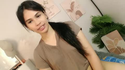 Snapshot of momi_khem019 chatting on 06.18.26 MOMIKHEM online show from 06.18.26